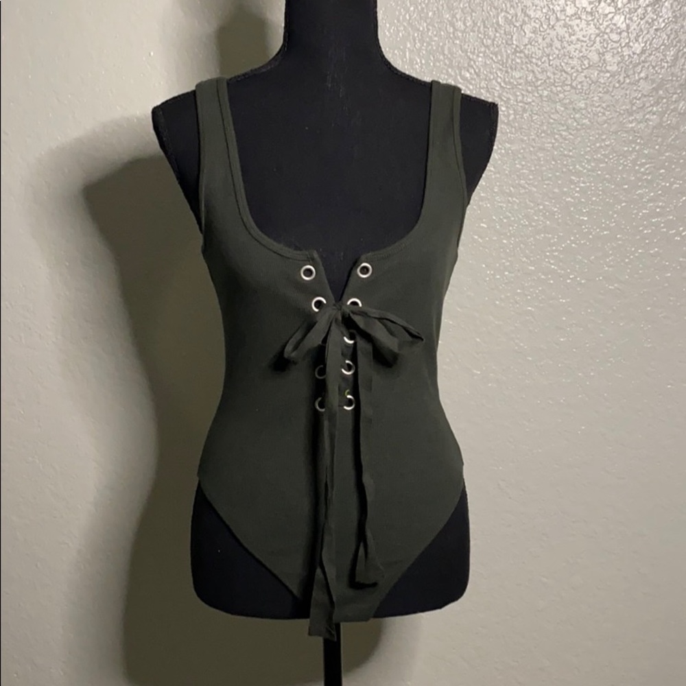 **SIZE M** bodysuit